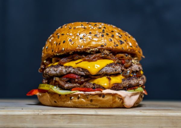 Découvrez les meilleurs burgers à Annecy - Côté Burger